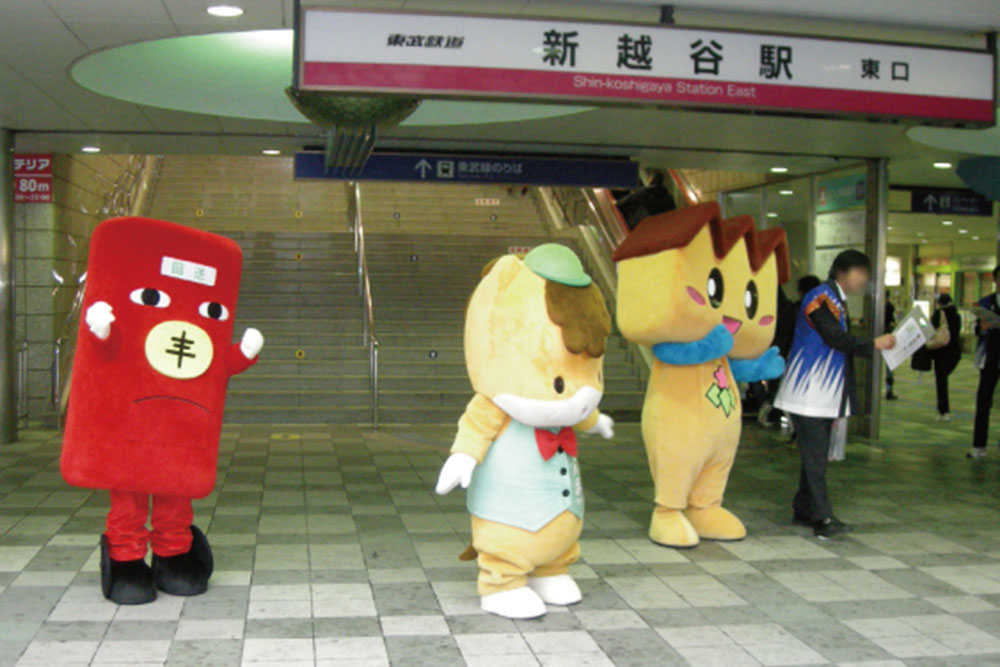 2012.03.05　新越谷駅での観光キャンペーンでぐんまちゃんや桐生市のキノピーと。