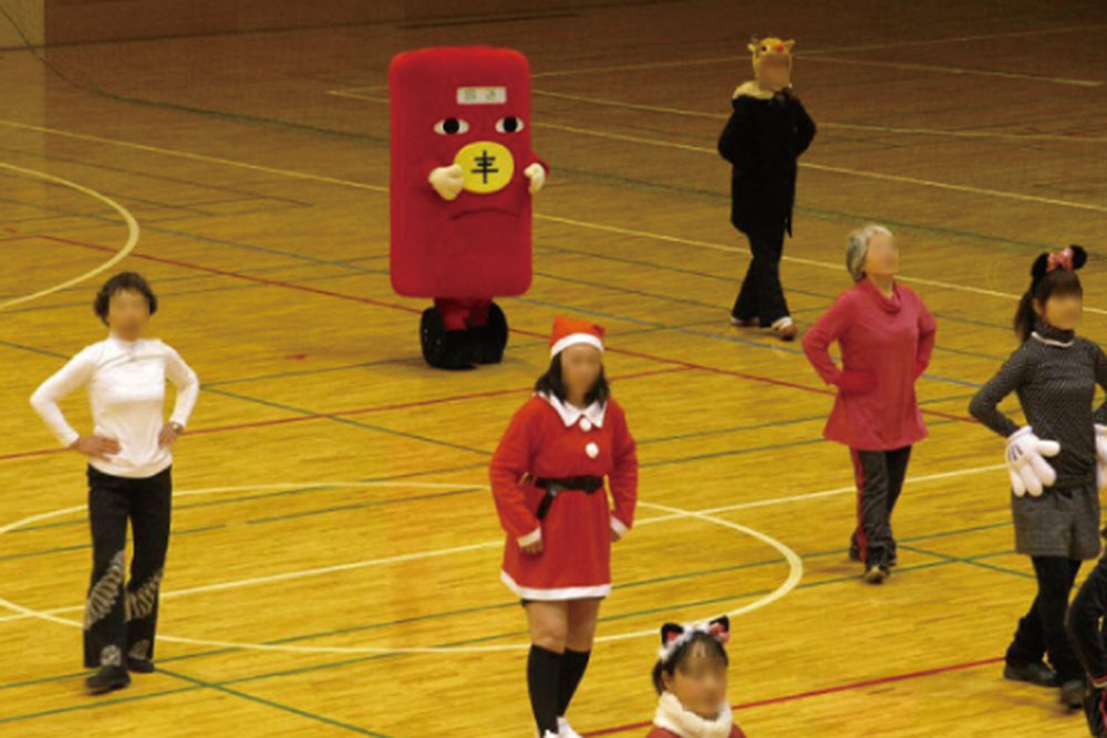 2012.12.22　桐生大学グリーンアリーナ（みどり市民体育館）で開催された「クリスマス仮装エアロビ」で踊るわっしー。